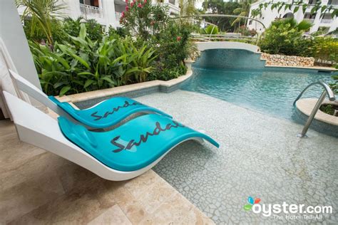 The Best Caribbean Hotels With Swim-Up Suites | Oyster.com