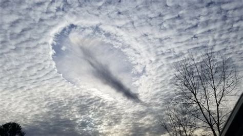 Is the truth out there? Rare hole punch cloud appears over Illinois in pictures - Strange Sounds