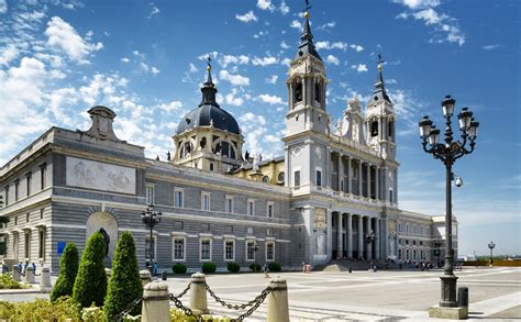 La Almudena acoge el estreno de un réquiem por las víctimas de la COVID