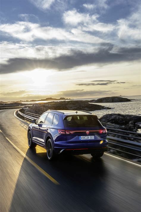 Powerful, innovative and agile: the new Touareg R eHybrid is now ...