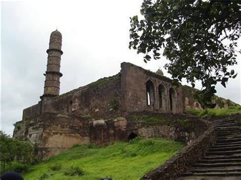 Asirgarh Fort in Burhanpur, History of Burhanpur, Mughals in Burhanpur