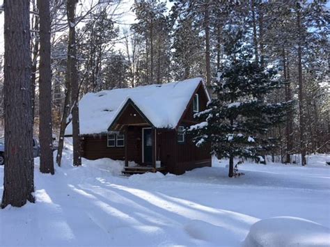 a cabin in the woods is covered with snow