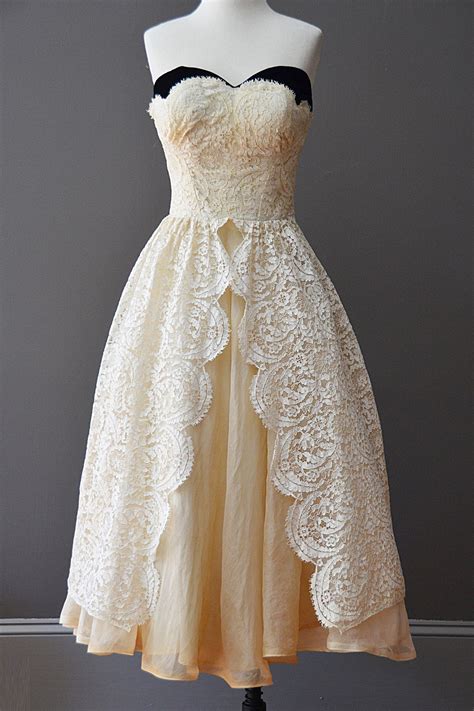 1950's Cream Lace Vintage Dress | VintageVirtuosa