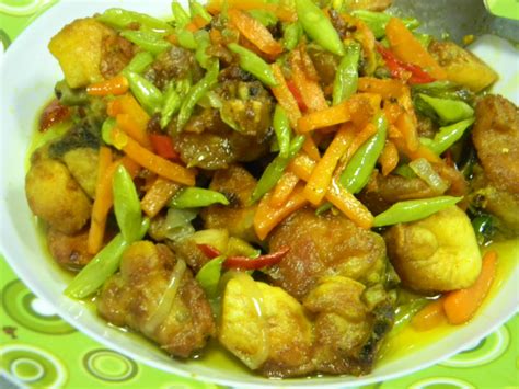 Fisya's Gourmet: Ayam Goreng Kunyit Sayur