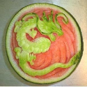 SomeWhereOverTheRainbow: Chinese Watermelon Carving‏-Creative Art 2