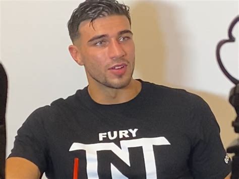 Tommy Fury: Dad predicts Dubai return for Jake Paul fight