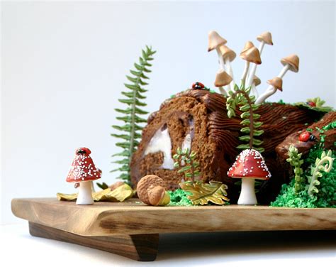 Amazing! | Woodland cake, Yule log cake, Cake decorating set