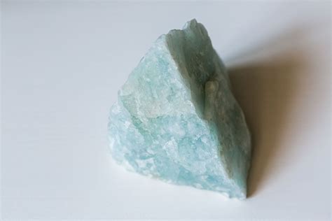 Aquamarine Crystal: Its Meaning, Healing Properties, & Uses