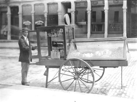 Popcorn vendor at Paris, Illinois