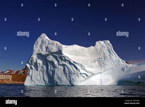 Giant iceberg in eastern greenland Stock Photo - Alamy