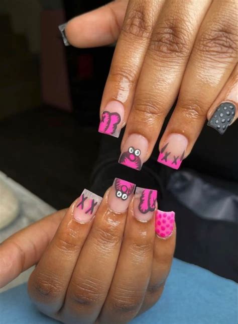 Kaws nail art @gabbyadamss_ #pinterestnails #summernail # ...