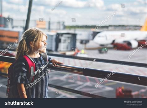 25.104 Cute Little Girl Waiting Images, Stock Photos & Vectors ...