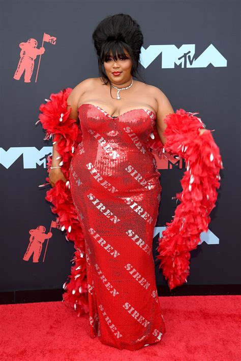 Lizzo Pulls Off the Ultimate Campy Fashion Moment at the MTV VMAs 2019 | Vogue