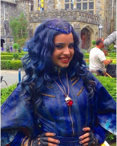 Quanto è bella ?💙 #sofiacarson#descendants1 | Evie descendants, Sofia ...