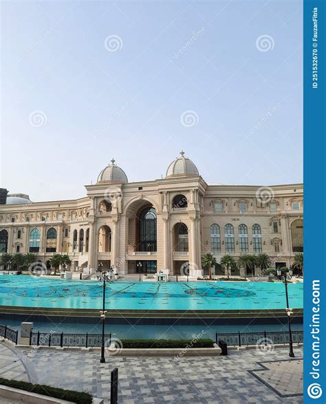 Platz Vendome Mall in Lusail Qatar. Redaktionelles Bild - Bild von ...