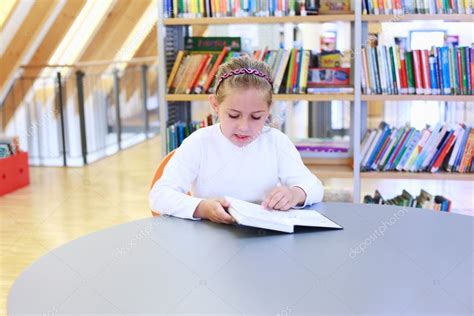 Child reading in library — Stock Photo © brebca #5954042