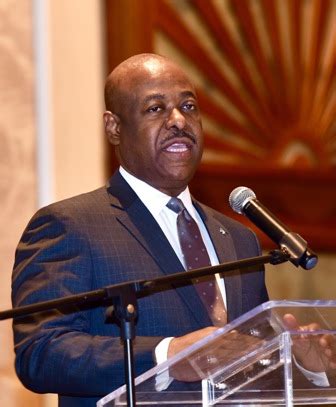 Tourism Minister Obie Wilchcombe Welcomes Rotarians - The Bahamas Customs Department