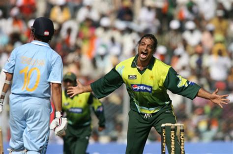 Shoaib Akhtar is overjoyed after removing Sachin Tendulkar | ESPNcricinfo.com