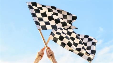 Racing Flag Colors and Their Meaning During the Race - AxleAddict