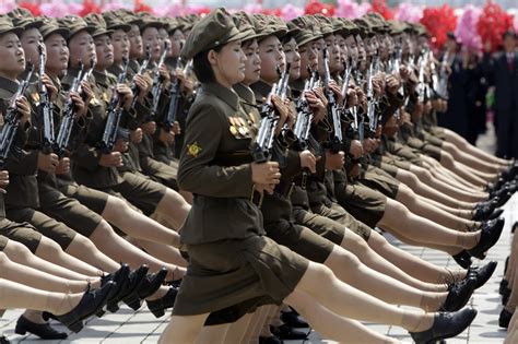 Corée du Nord: Pyongyang expose sa puissance dans une parade militaire ...