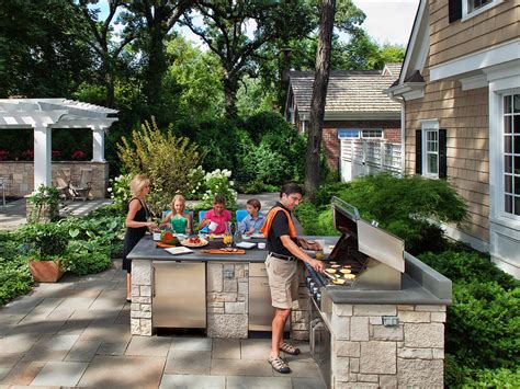 Outdoor Kitchen Design Ideas: Pictures, Tips & Expert Advice | HGTV