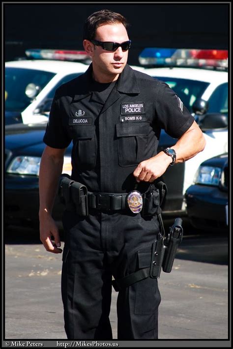 https://flic.kr/p/7cjaGN | 20091017-LAPD-K9-Officer-001 | LAPD Bomb Detection K9 Officer ...