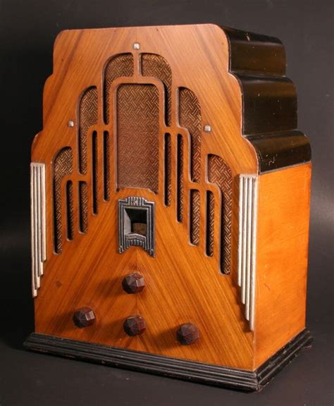 Crosley Model 179 "Dual Seventy" Art Deco Tombstone Radio (1934)