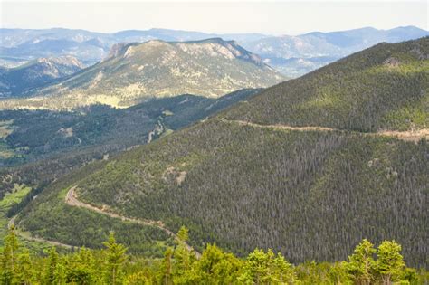 Trail Ridge Road RMNP Complete Guide (Views, Hikes, Map, & More)