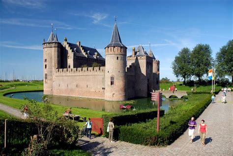 Muiderslot – geschiedenis in het echt | Castle, European castles, Beautiful castles