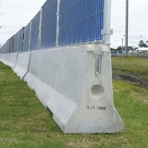 DELTABLOC ® CONCRETE CRASH BARRIERS - Site Perimeter - All Products | Fence design, Military ...