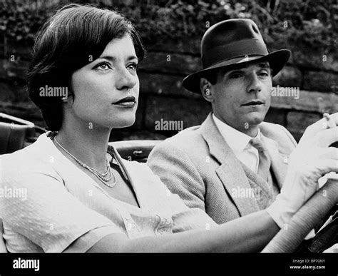 DIANA QUICK JEREMY IRONS BRIDESHEAD REVISITED (1981 Stock Photo ...