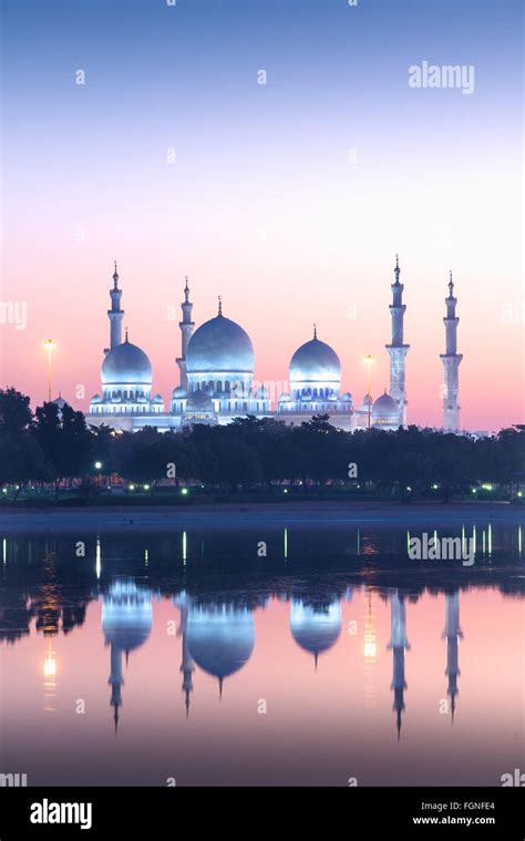 Sheikh Zayed Grand Mosque in Abu Dhabi, UAE at sunrise Stock Photo - Alamy