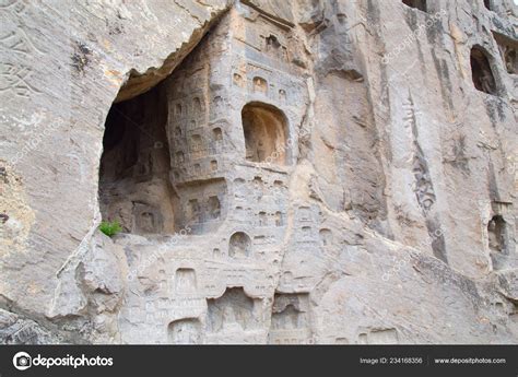 Famous Longmen Grottoes Statues Buddha Bodhisattvas Carved Monolith ...