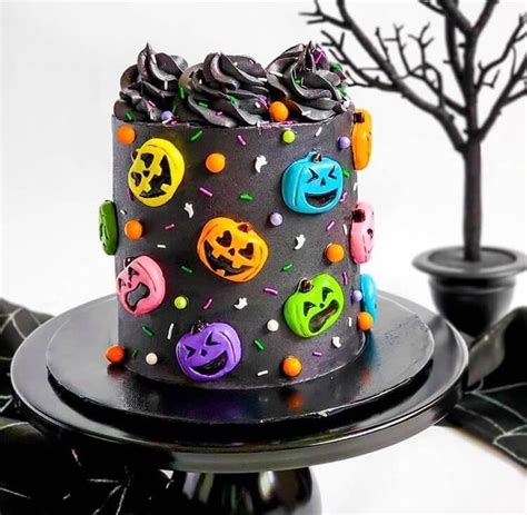 37 Cute And Cool Halloween Cake Ideas | Halloween cake decorating, Cute ...