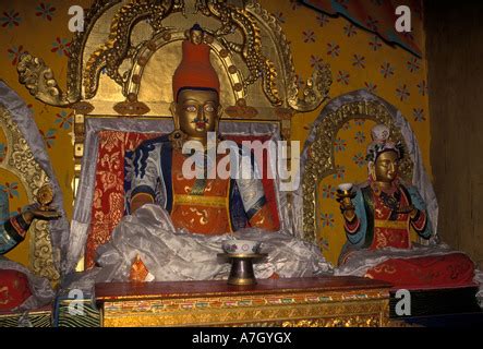 Statue of King Songtsen Gampo, King Songtsen Gampo, Songtsen Gampo, Trandruk Temple Monastery ...