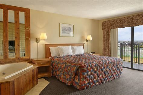 Days Inn by Wyndham Mackinaw City - Lakeview | Mackinaw City, MI Hotels