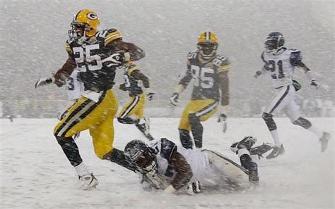 NFL Over Under Betting Strategy - Should Cold Weather Affect It | Packers football, Go packers ...