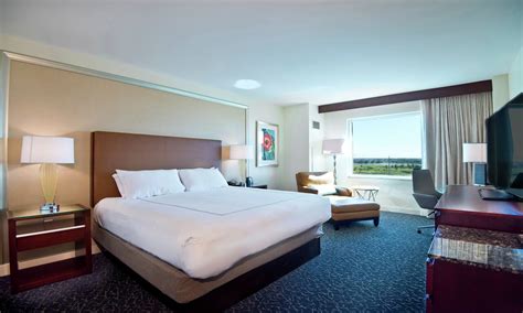 Rooms & Suites | Hilton Orlando