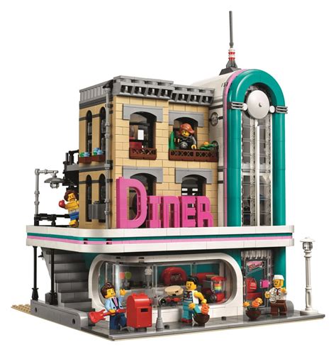 Here’s a look at LEGO 10260 Downtown Diner, the first modular building of 2018!