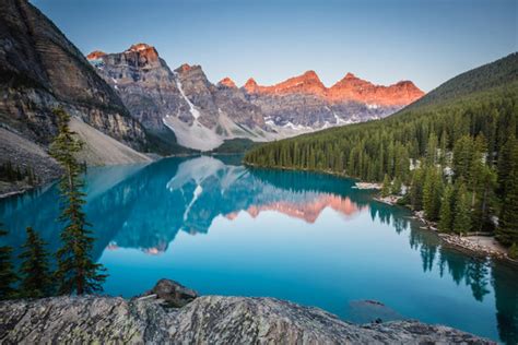 Moraine Lake Sunrise Images – Browse 4,116 Stock Photos, Vectors, and ...