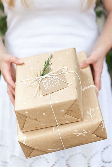 10 Stylish ways to wrap Christmas gifts with brown paper - mamas V.I.B