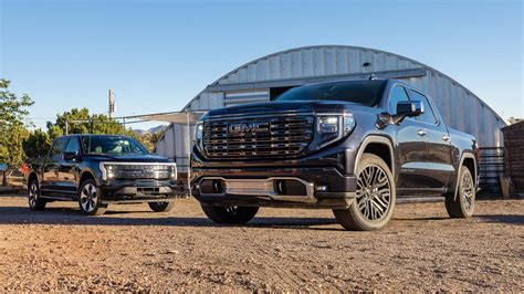 2022 Ford F-150 Lightning Platinum vs. 2022 GMC Sierra 1500 Denali ...