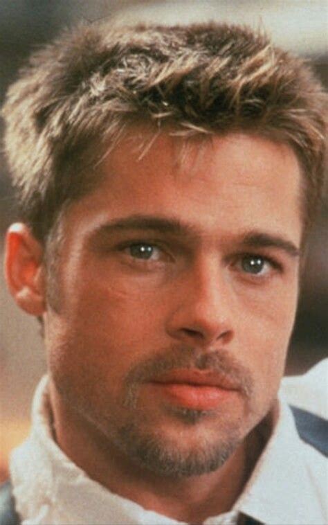 BRAD PITT IN SEVEN Brat Pitt, Brad Pitt Movies, Brad Pitt Hair, Seven Movie, 1990s Films, Brad ...