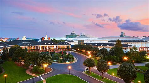 SmarterTravel Spotlight: Gaylord Opryland Resort and SoundWaves Water Park, Nashville, Tennessee