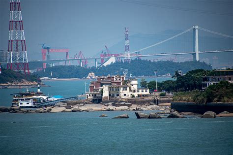 Old and new in Xiamen Harbor – Jay Ressler • Artist