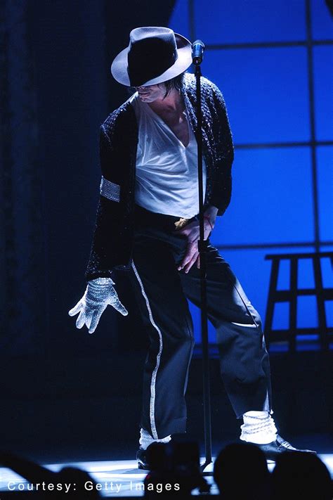 Michael Jackson Performs At 30th Anniversary Celebration - Michael ...