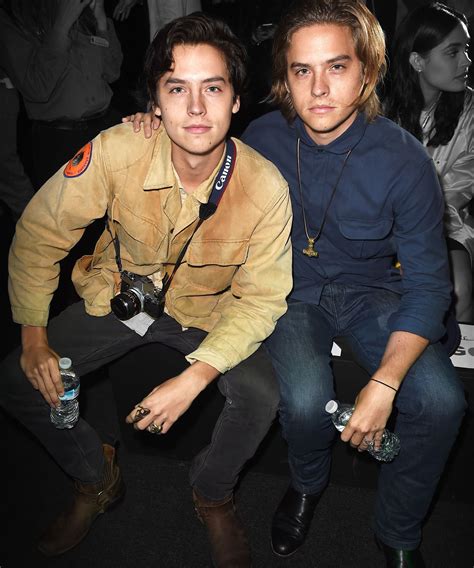 Dylan Sprouse Does Not Keep Up With Any Of The Jughead Drama On "Riverdale" | Cole sprouse, Cole ...