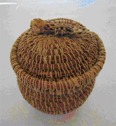 Pine Needle Basket Tutorial | Pine needle baskets, Pine needles, Pine needle crafts