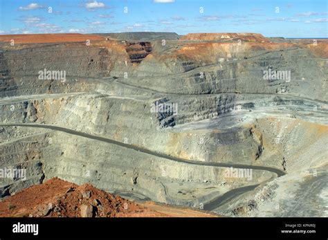 Kalgoorlie Mining Truck Stock Photos & Kalgoorlie Mining Truck Stock ...