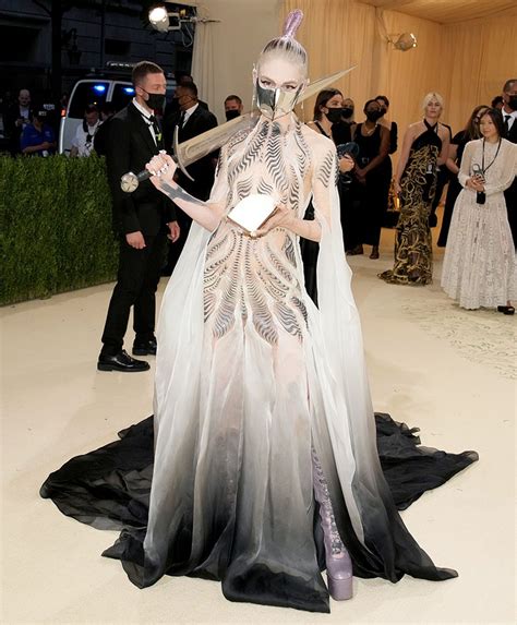 Grimes Wore Iris Van Herpen Haute Couture To The 2021 Met Gala - Red ...